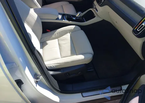 2023 Volvo Xc40 B5 Plus Dark Theme из США, поврежденный, VIN YV4L12UW6P2948418